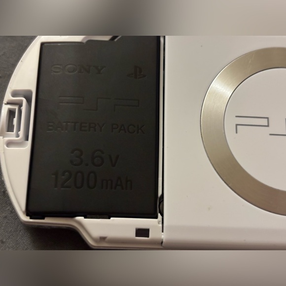 WOW**SALE**SONY PSP handheld console with 9 games - Picture 16 of 16